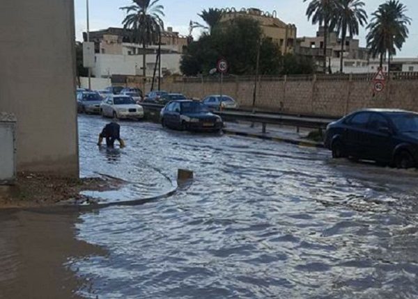 عمال شركة المياه والصرف3