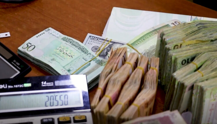 تراجع-سعر-صرف-الدولار-الأمريكي-مقابل-الدينار-الليبي